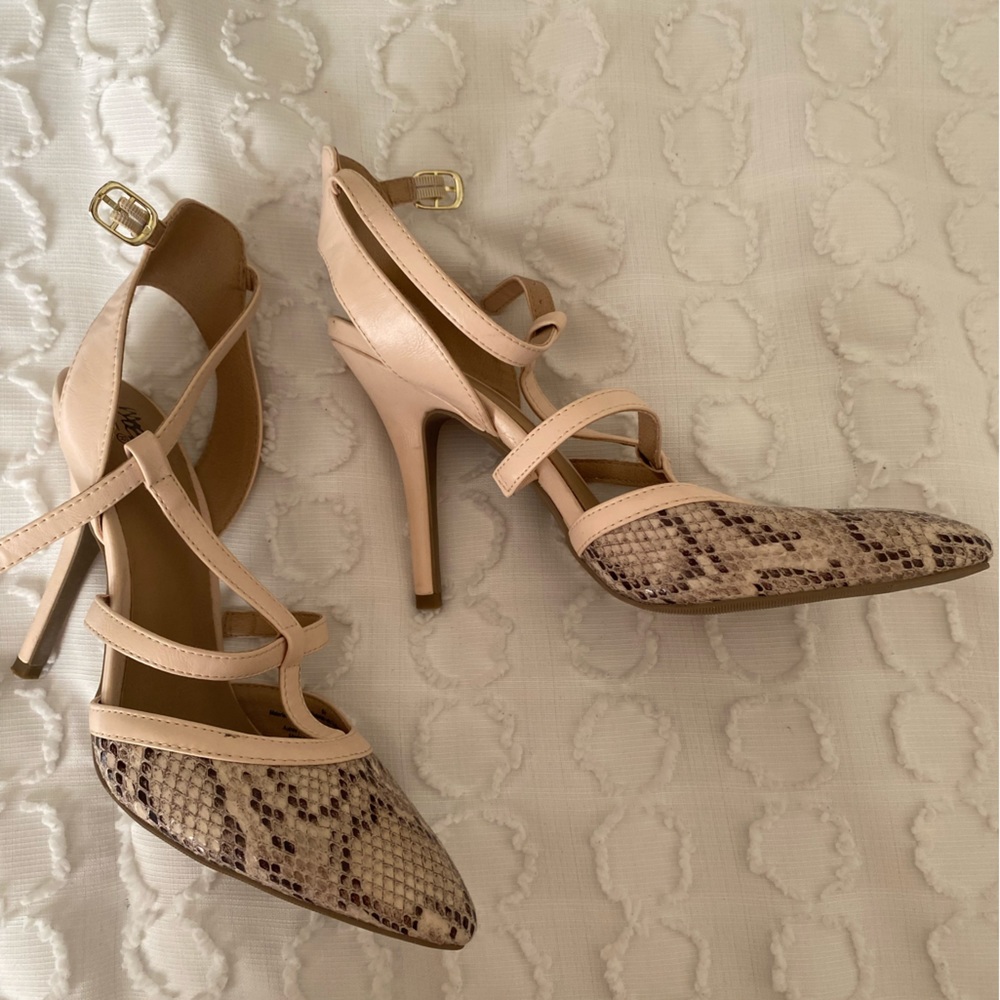 Heels - Picture 2 of 2